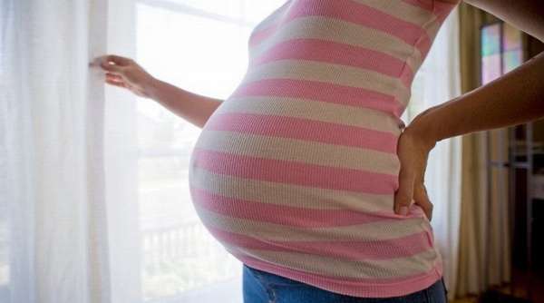 Узнайте, почему нельзя поднимать руки вверх при беременности.