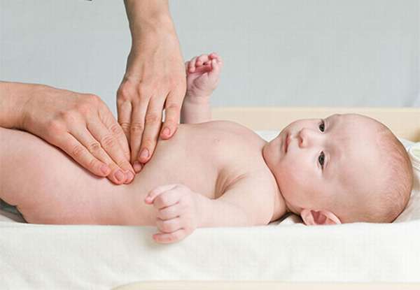 Массирование живота грудному ребенку