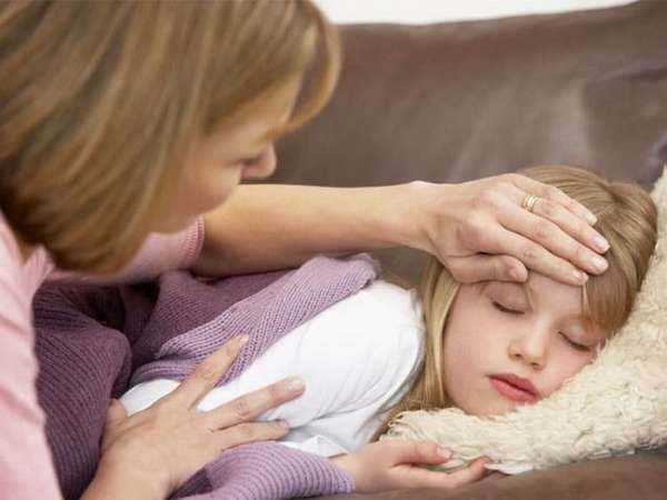 Отзывы о вакцине Варилрикс преимущественно положительные, сред инежелательных реакций отмечается лишь сонливость, небольшая температура, раздражительность ребенка.
