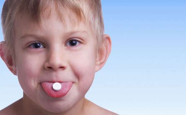 Лизобакт ребенку в 2 года дать можно, но только при условии, что малыш действительно сможет рассасывать таблетку, а не глотнет ее.