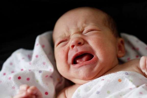 Как известно, новорожденные часто плачут без слез.