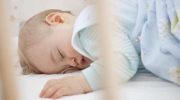 Что делать если ребенок в 6 месяцев не спит днем