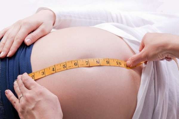 С 22-1 недели врач начнет измерять высоту стояния дна матки.