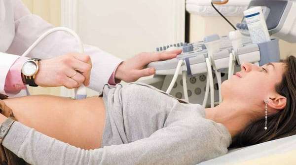 Сколько УЗИ делают за беременность, решает врач, но в норме 3.