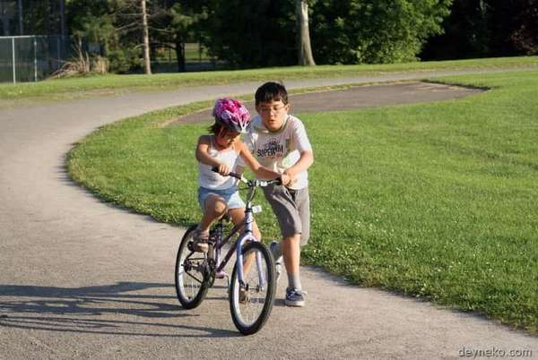 Как легко научить ребенка кататься на велосипеде