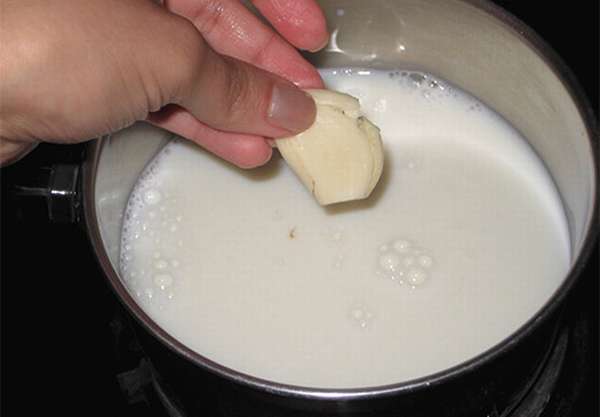 молоко с чесноком