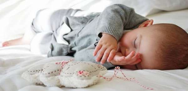 узнайте сколько ребенок должен спать в 6 месяцев