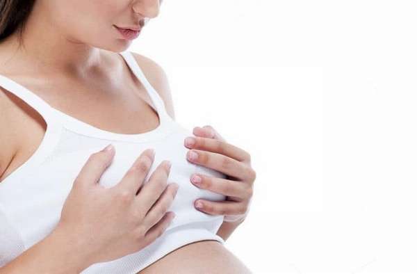 Почему появляются растяжки на груди при беременности