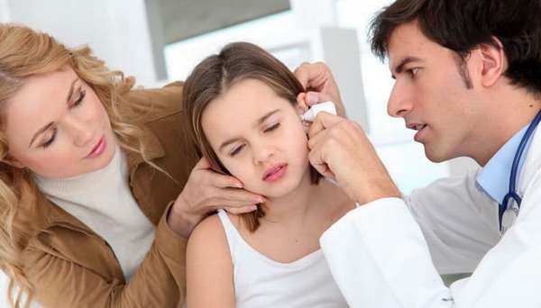Как и чем лечить отит уха у ребенка