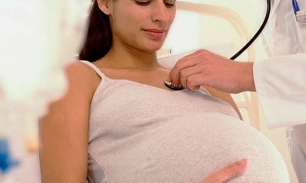 Если тахикардия сильно ощутима, беременной немедленно надо обратиться к врачу.