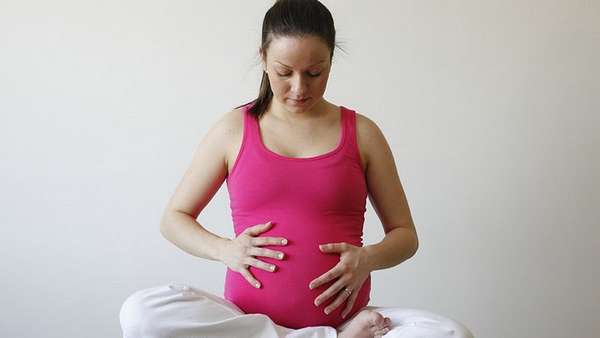 Такие признаки скорых родов у повторнородящих как тренировочные схватки обычно начинаются действительно незадолго до родоразрешения.