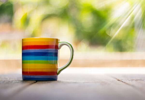 Разноцветная чашка