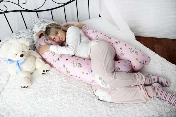 Чтобы избавить от такой боли, важно также спать в максимально удобной позе.