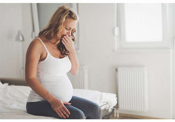 Тошнит беременную женщину