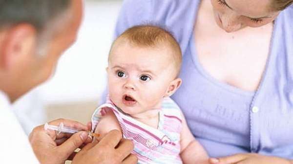 В нашей статье вы узнаете какие прививки делают сразу же новорожденным