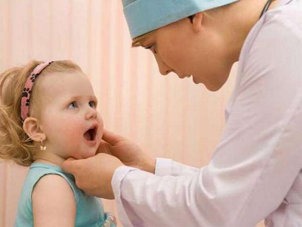 Если у ребенка на протяжении нескольких дней не проходят побочные реакции, срочно нужно обратиться к врачу.