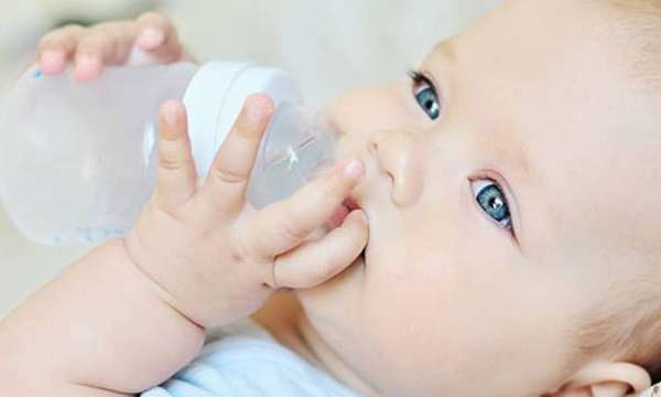 Как маме правильно кормить грудным молоком новорожденного