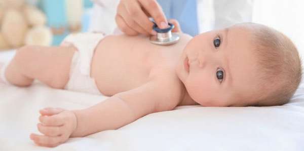 Если же к заложенности носа у малыша добавляется температура, стоит немедленно обратиться к врачу.
