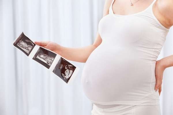 Узнайте, сколько можно делать УЗИ при беременности.