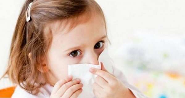 Перед тем как закапать капли в нос ребенку, нужно определиться с выбором препарата.