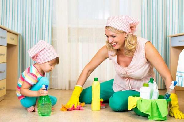 Очень важно часто делать влажную уборку в комнате ребенка, склонного к аллергии.