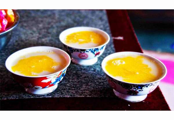 тибетский чай в кружках