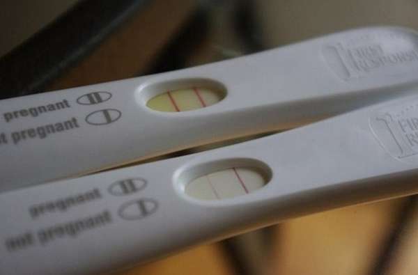 Что делать, если на тесте беременности вторая полоска еле видна?
