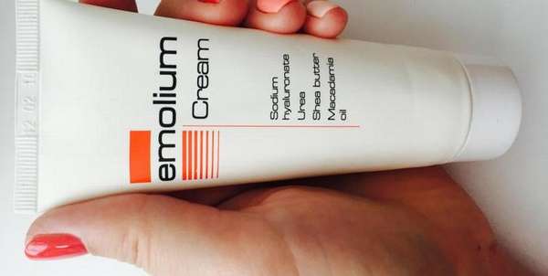 Крем для новорожденных Эмолиум достаточно хорошо помогает от аллергии.