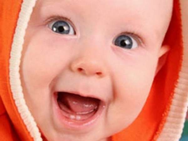 развитие ребенка в 8 месяцев может немножко отличаться у мальчиков и девочек.