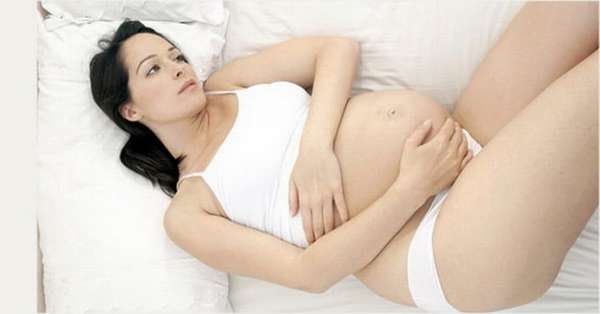 Рассмотрим что можно предпринять если болит желудок во время беременности на поздних сроках