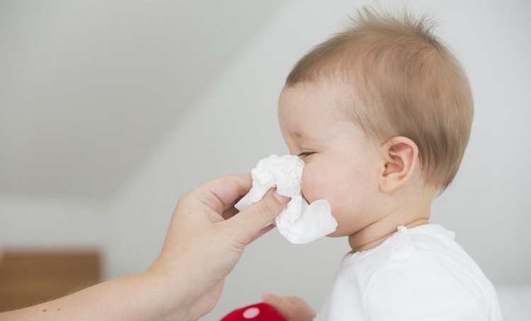 Есть разные капли в нос для детей, и важно знать, какой именно препарат нужен вашему ребенку.