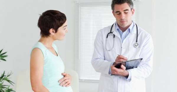 При таком диагнозе беременной обязательно надо проконсультироваться у уролога или нефролога.