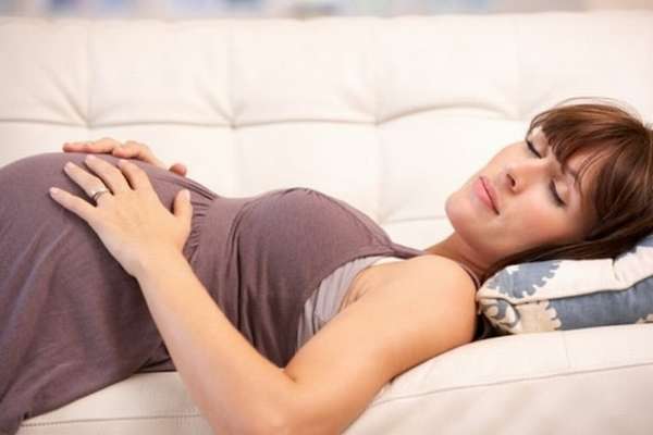 Один из хороших способ, как снять тонус матки при беременности, это полноценный отдых и спокойствие.