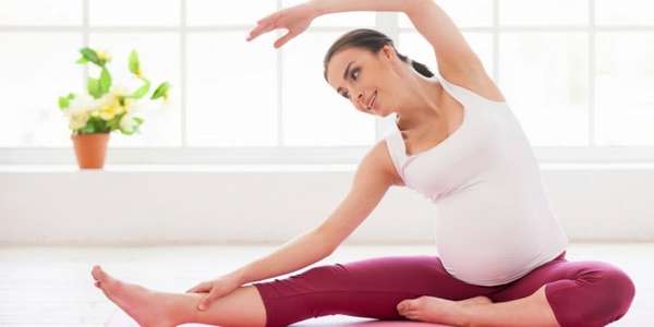 Вопрос о том, можно ли поднимать руки вверх при беременности, интересует многих женщин.