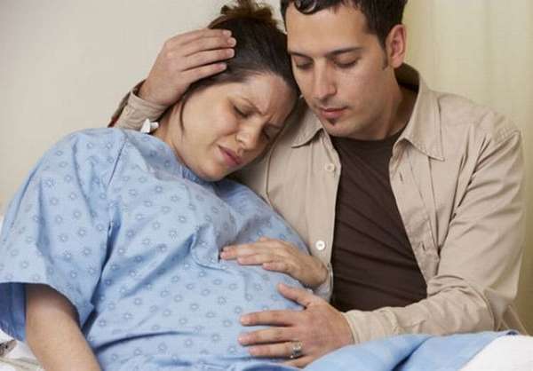 Узнайте, какие клинические рекомендации дают врачи, чтобы избежать преждевременных родов.
