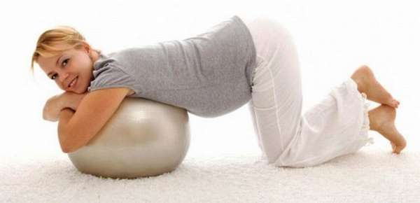 При боли хорошо помогают упражнения для спины для беременных.
