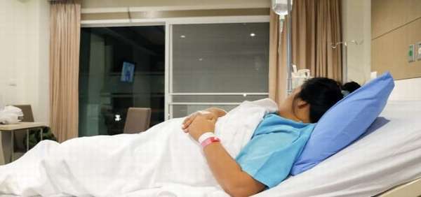 Женщина с аденомой яичника в больнице