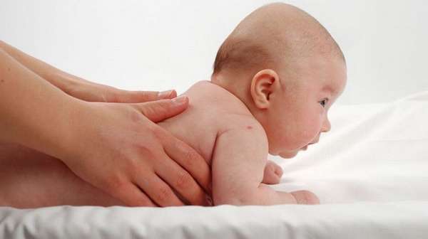 Поговорим о том, как делать массаж новорожденному.