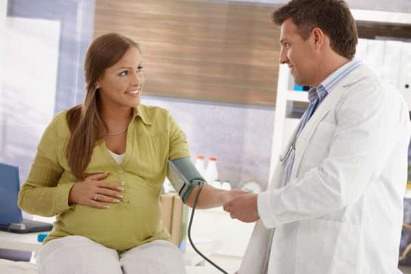 Все о том когда появляется молозиво у беременных