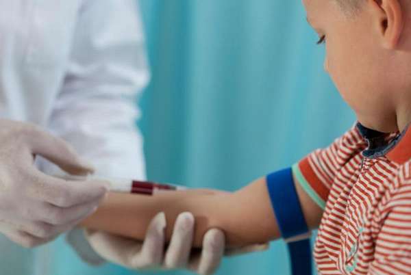 Помимо общего, врач может назначить ребенка и биохимический анализ крови.