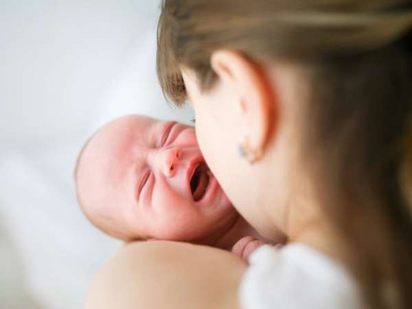 Только врач должен назначать то, что можно дать новорожденному от кашля.