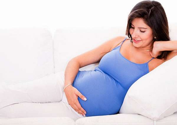 При таком диагнозе беременной следует отказаться от секса, а также избегать лишних нагрузок и побольше отдыхать.