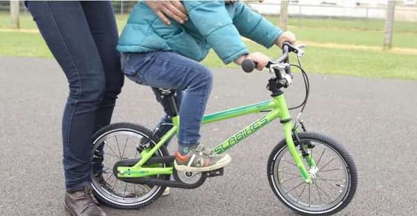 Как быстро научить ребенка кататься на велосипеде