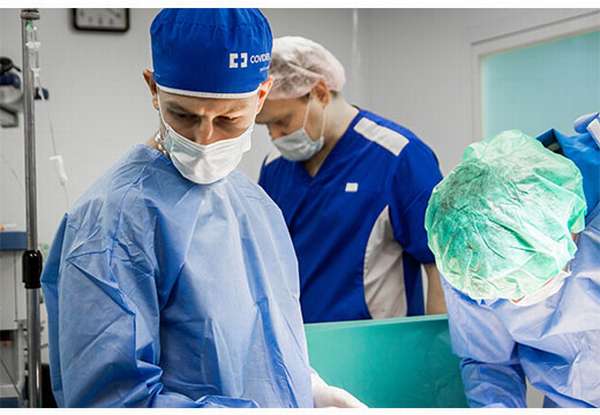 Очистительные операции перед операцией. Процедура очищения кишечника перед операцией. Как чистят желудок перед операцией.